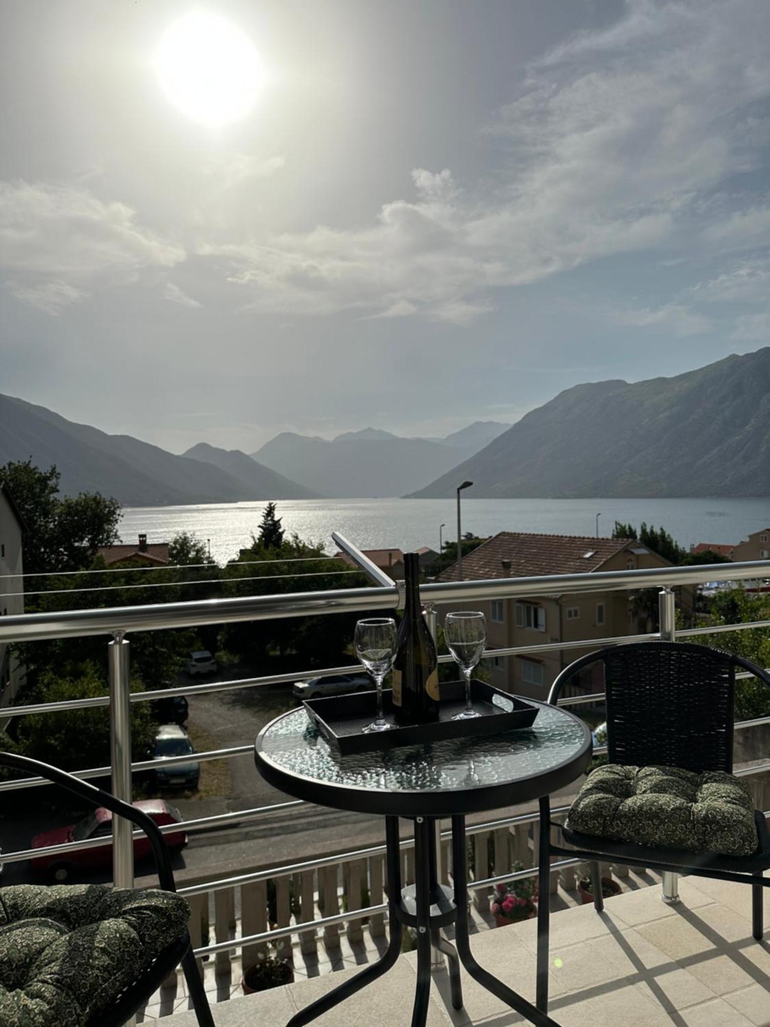 Sunny Apartment Kotor Exterior photo